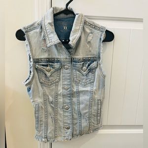 Denim MissMe vest. A little wrinkled, but in perfect condition otherwise.